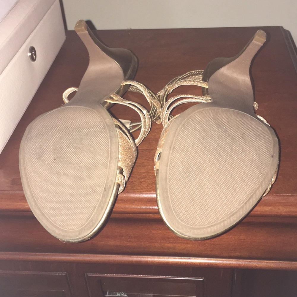 Like new Gold strappy shoes - Picture 7 of 8